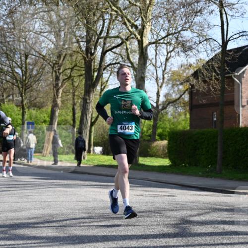 12.04.2026 - 45. Internationalen Wilhelmsburger Insellauf J. Mangold http://msf.ph/oto/9457706 12.04.2026 10:33:42 Ziel 3447, 4441, 4945, 4043, 2632, 2504, 4196, 5238, 5239, 5294, 3841, 3605, 2547, 3424, 3924, 4493, 3945, 3613 meine-sportfotos.de