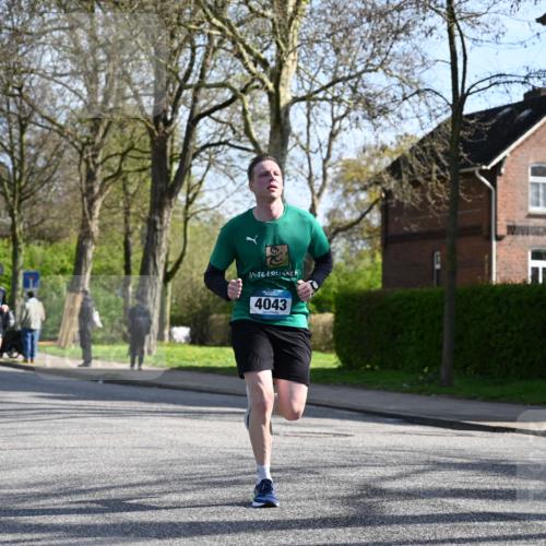 12.04.2026 - 45. Internationalen Wilhelmsburger Insellauf J. Mangold http://msf.ph/oto/9457712 12.04.2026 10:33:43 Ziel 3447, 4441, 4945, 4043, 2632, 2504, 4196, 5238, 5239, 5294, 3841, 3605, 2547, 3424, 3924, 4493, 3945, 3613, 2270 meine-sportfotos.de