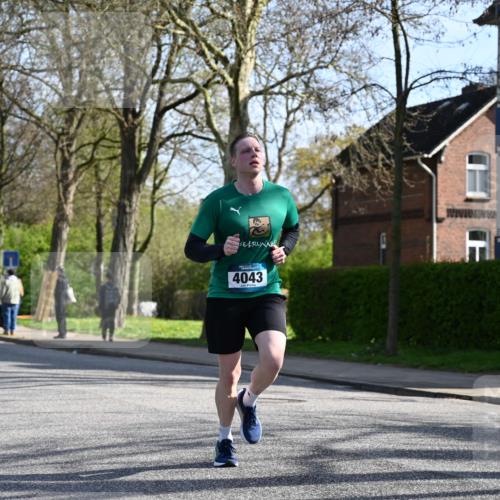 12.04.2026 - 45. Internationalen Wilhelmsburger Insellauf J. Mangold http://msf.ph/oto/9457714 12.04.2026 10:33:43 Ziel 3447, 4441, 4945, 4043, 2632, 2504, 4196, 5238, 5239, 5294, 3841, 3605, 2547, 3424, 3924, 4493, 3945, 3613, 2270 meine-sportfotos.de
