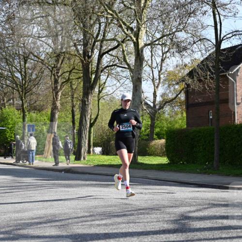 12.04.2026 - 45. Internationalen Wilhelmsburger Insellauf J. Mangold http://msf.ph/oto/9457742 12.04.2026 10:33:46 Ziel 4945, 4043, 2632, 2504, 4196, 5238, 5239, 5294, 3841, 3605, 3605, 2547, 3424, 3924, 4493, 3945, 3613, 2270, 4555, 2472, 2559, 3636 meine-sportfotos.de