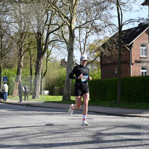 12.04.2026 - 45. Internationalen Wilhelmsburger Insellauf J. Mangold http://msf.ph/oto/9457749 12.04.2026 10:33:46 Ziel 4945, 4043, 2632, 2504, 4196, 5238, 5239, 5294, 3841, 3605, 3605, 2547, 3424, 3924, 4493, 3945, 3613, 2270, 4555, 2472, 2559, 3636 meine-sportfotos.de
