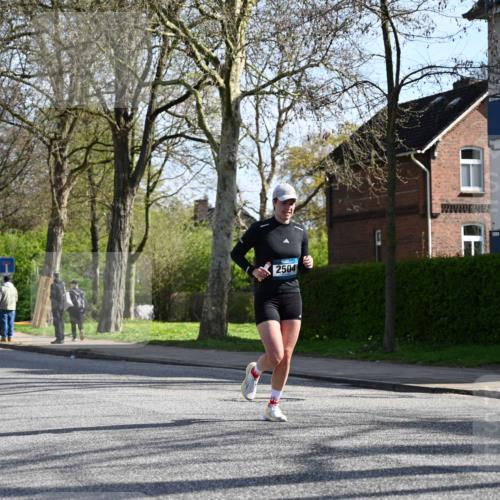 12.04.2026 - 45. Internationalen Wilhelmsburger Insellauf J. Mangold http://msf.ph/oto/9457750 12.04.2026 10:33:46 Ziel 4945, 4043, 2632, 2504, 4196, 5238, 5239, 5294, 3841, 3605, 3605, 2547, 3424, 3924, 4493, 3945, 3613, 2270, 4555, 2472, 2559, 3636 meine-sportfotos.de