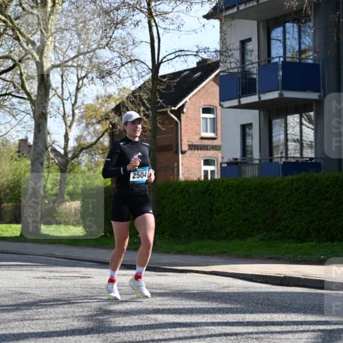12.04.2026 - 45. Internationalen Wilhelmsburger Insellauf J. Mangold http://msf.ph/oto/9457758 12.04.2026 10:33:46 Ziel 4945, 4043, 2632, 2504, 4196, 5238, 5239, 5294, 3841, 3605, 3605, 2547, 3424, 3924, 4493, 3945, 3613, 2270, 4555, 2472, 2559, 3636 meine-sportfotos.de