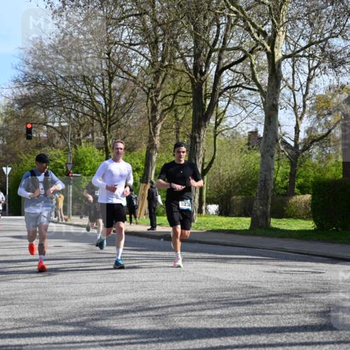 12.04.2026 - 45. Internationalen Wilhelmsburger Insellauf J. Mangold http://msf.ph/oto/9457765 12.04.2026 10:33:51 Ziel 4945, 4043, 2632, 2504, 4196, 5238, 5239, 5294, 3841, 3605, 2547, 3424, 3924, 4493, 3945, 3613, 3613, 2270, 4555, 2472, 2559, 3636, 3929, 5480, 3042, 3065 meine-sportfotos.de