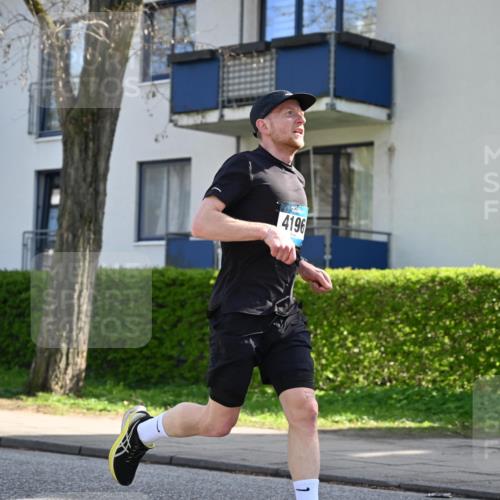 12.04.2026 - 45. Internationalen Wilhelmsburger Insellauf J. Mangold http://msf.ph/oto/9457776 12.04.2026 10:33:56 Ziel 2632, 2504, 4196, 5238, 5239, 5294, 3841, 3605, 2547, 3424, 3924, 4493, 4493, 3945, 3613, 2270, 4555, 2472, 2559, 3636, 3929, 5480, 3042, 3065, 2123 meine-sportfotos.de