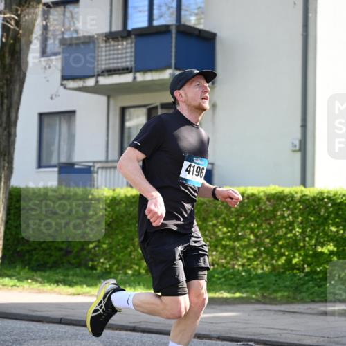 12.04.2026 - 45. Internationalen Wilhelmsburger Insellauf J. Mangold http://msf.ph/oto/9457777 12.04.2026 10:33:56 Ziel 2632, 2504, 4196, 5238, 5239, 5294, 3841, 3605, 2547, 3424, 3924, 4493, 4493, 3945, 3613, 2270, 4555, 2472, 2559, 3636, 3929, 5480, 3042, 3065, 2123 meine-sportfotos.de