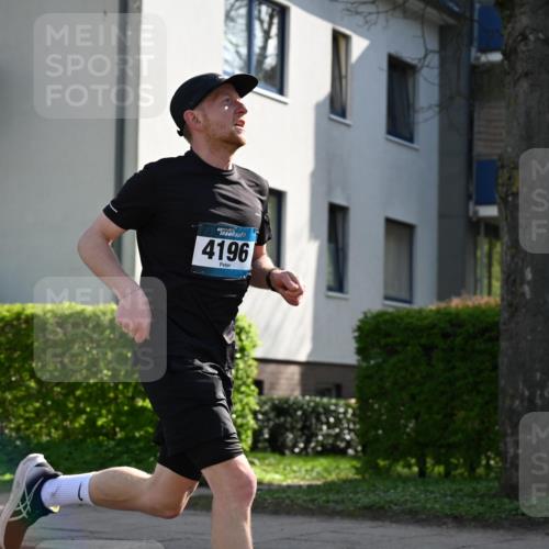12.04.2026 - 45. Internationalen Wilhelmsburger Insellauf J. Mangold http://msf.ph/oto/9457781 12.04.2026 10:33:56 Ziel 2632, 2504, 4196, 5238, 5239, 5294, 3841, 3605, 2547, 3424, 3924, 4493, 4493, 3945, 3613, 2270, 4555, 2472, 2559, 3636, 3929, 5480, 3042, 3065, 2123 meine-sportfotos.de