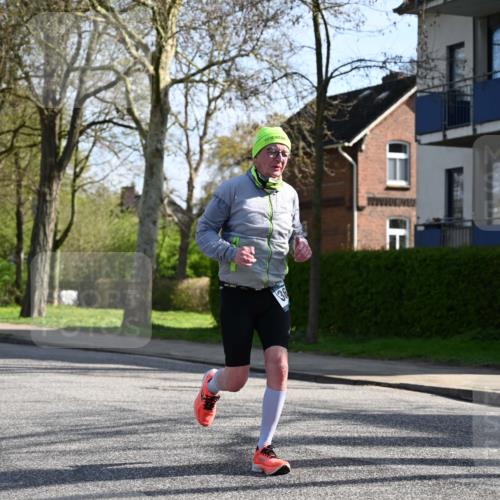 12.04.2026 - 45. Internationalen Wilhelmsburger Insellauf J. Mangold http://msf.ph/oto/9457788 12.04.2026 10:34:00 Ziel 4196, 5238, 5239, 5294, 3841, 3605, 2547, 3424, 3924, 4493, 3945, 3613, 2270, 4555, 2472, 2559, 3636, 3929, 5480, 3042, 3065, 2123, 3485 meine-sportfotos.de