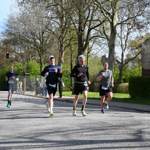 12.04.2026 - 45. Internationalen Wilhelmsburger Insellauf J. Mangold http://msf.ph/oto/9457795 12.04.2026 10:34:03 Ziel 5238, 5239, 5294, 3841, 3605, 2547, 3424, 3924, 4493, 3945, 3613, 3613, 2270, 4555, 2472, 2559, 3636, 3929, 5480, 3042, 3065, 3065, 2123, 3485, 3133, 4807 meine-sportfotos.de