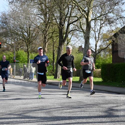 12.04.2026 - 45. Internationalen Wilhelmsburger Insellauf J. Mangold http://msf.ph/oto/9457797 12.04.2026 10:34:03 Ziel 5238, 5239, 5294, 3841, 3605, 2547, 3424, 3924, 4493, 3945, 3613, 3613, 2270, 4555, 2472, 2559, 3636, 3929, 5480, 3042, 3065, 3065, 2123, 3485, 3133, 4807 meine-sportfotos.de