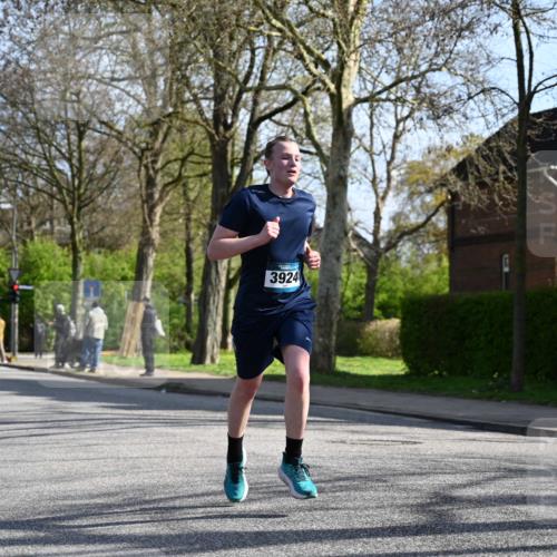 12.04.2026 - 45. Internationalen Wilhelmsburger Insellauf J. Mangold http://msf.ph/oto/9457817 12.04.2026 10:34:05 Ziel 3841, 3605, 2547, 3424, 3924, 4493, 3945, 3613, 2270, 4555, 2472, 2559, 3636, 3929, 5480, 3042, 3065, 2123, 3485, 3133, 4807, 3385 meine-sportfotos.de