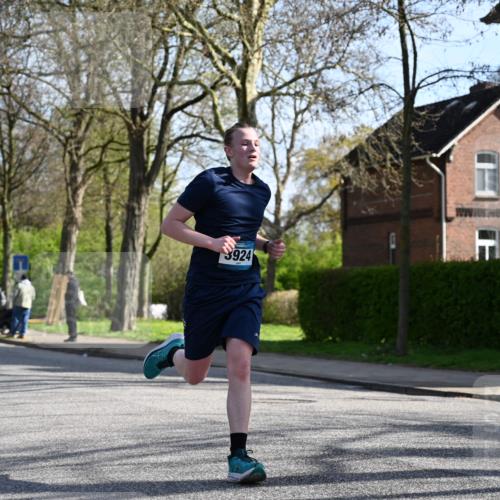 12.04.2026 - 45. Internationalen Wilhelmsburger Insellauf J. Mangold http://msf.ph/oto/9457819 12.04.2026 10:34:06 Ziel 3841, 3605, 2547, 3424, 3924, 4493, 3945, 3613, 2270, 4555, 2472, 2559, 3636, 3929, 5480, 3042, 3065, 2123, 2123, 3485, 3133, 4807, 3385 meine-sportfotos.de