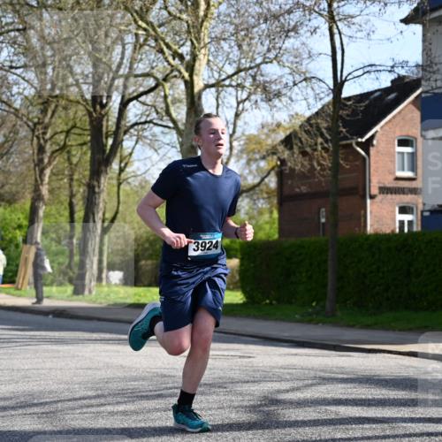 12.04.2026 - 45. Internationalen Wilhelmsburger Insellauf J. Mangold http://msf.ph/oto/9457822 12.04.2026 10:34:06 Ziel 3841, 3605, 2547, 3424, 3924, 4493, 3945, 3613, 2270, 4555, 2472, 2559, 3636, 3929, 5480, 3042, 3065, 2123, 2123, 3485, 3133, 4807, 3385 meine-sportfotos.de