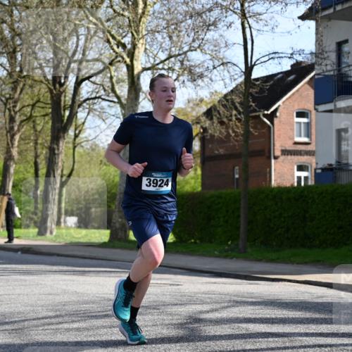 12.04.2026 - 45. Internationalen Wilhelmsburger Insellauf J. Mangold http://msf.ph/oto/9457823 12.04.2026 10:34:06 Ziel 3841, 3605, 2547, 3424, 3924, 4493, 3945, 3613, 2270, 4555, 2472, 2559, 3636, 3929, 5480, 3042, 3065, 2123, 2123, 3485, 3133, 4807, 3385 meine-sportfotos.de