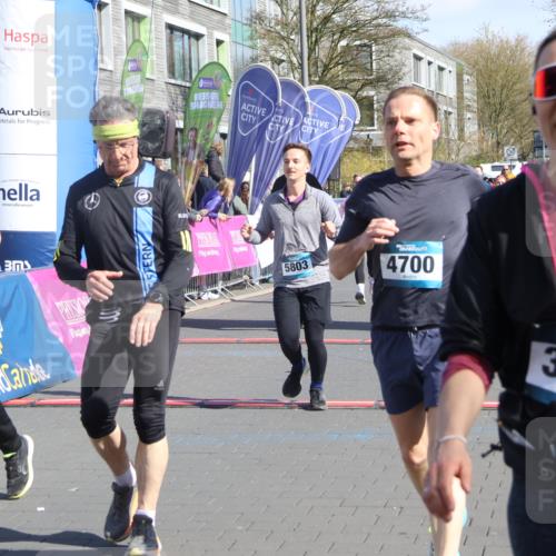 12.04.2026 - 45. Internationalen Wilhelmsburger Insellauf Strokosch-Dieckow http://msf.ph/oto/9457830 12.04.2026 10:47:12 Ziel 5538, 4706, 4700, 5803, 2206, 5421, 5626, 3493, 3494 meine-sportfotos.de