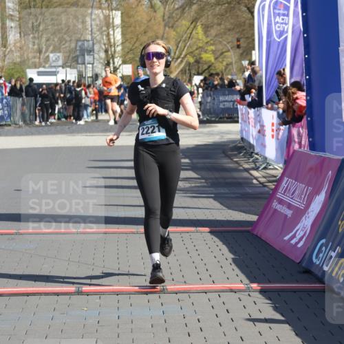 12.04.2026 - 45. Internationalen Wilhelmsburger Insellauf Strokosch-Dieckow http://msf.ph/oto/9457885 12.04.2026 11:04:25 Ziel 2221 meine-sportfotos.de