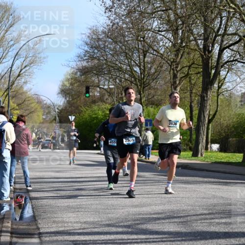 12.04.2026 - 45. Internationalen Wilhelmsburger Insellauf J. Mangold http://msf.ph/oto/9457891 12.04.2026 10:34:21 Ziel 4493, 3945, 3613, 2270, 4555, 2472, 2559, 3636, 3929, 5480, 3042, 3065, 2123, 3485, 3133, 4807, 3385, 2402, 2917, 2459, 2488, 2482, 4108, 2488, 2482, 4108, 3324, 5492, 5036, 5048 meine-sportfotos.de
