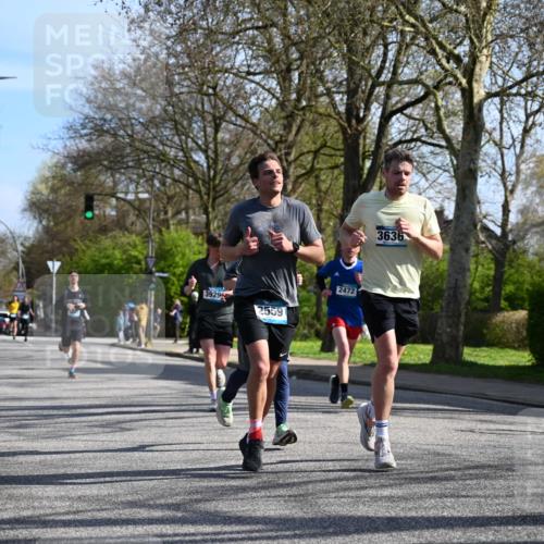 12.04.2026 - 45. Internationalen Wilhelmsburger Insellauf J. Mangold http://msf.ph/oto/9457903 12.04.2026 10:34:22 Ziel 3945, 3613, 2270, 4555, 2472, 2559, 3636, 3929, 5480, 3042, 3065, 2123, 3485, 3133, 4807, 3385, 2402, 2917, 2459, 2488, 2482, 4108, 3324, 5492, 5036, 5048, 2423, 2814 meine-sportfotos.de