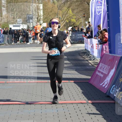 12.04.2026 - 45. Internationalen Wilhelmsburger Insellauf Strokosch-Dieckow http://msf.ph/oto/9457913 12.04.2026 11:04:25 Ziel 2221 meine-sportfotos.de