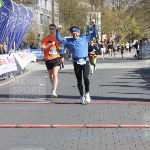 12.04.2026 - 45. Internationalen Wilhelmsburger Insellauf Strokosch-Dieckow http://msf.ph/oto/9457931 12.04.2026 11:04:33 Ziel 3027, 3015 meine-sportfotos.de