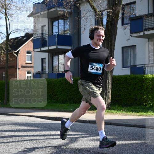 12.04.2026 - 45. Internationalen Wilhelmsburger Insellauf J. Mangold http://msf.ph/oto/9457980 12.04.2026 10:34:36 Ziel 3929, 5480, 3042, 3065, 2123, 3485, 3133, 4807, 3385, 2402, 2917, 2459, 2488, 2482, 4108, 3324, 3324, 5492, 5036, 5048, 2423, 2814, 4000, 4000, 5551, 4109, 2497, 2583 meine-sportfotos.de