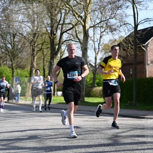 12.04.2026 - 45. Internationalen Wilhelmsburger Insellauf J. Mangold http://msf.ph/oto/9457999 12.04.2026 10:34:41 Ziel 2123, 3485, 3133, 4807, 3385, 2402, 2917, 2459, 2488, 2482, 4108, 3324, 5492, 5036, 5048, 2423, 2814, 4000, 5551, 4109, 4109, 2497, 2583, 3759, 4127 meine-sportfotos.de