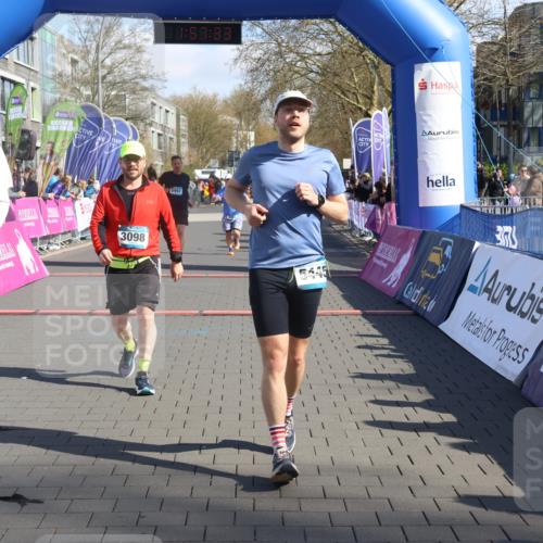 12.04.2026 - 45. Internationalen Wilhelmsburger Insellauf Strokosch-Dieckow http://msf.ph/oto/9458001 12.04.2026 10:47:32 Ziel 3098, 5445, 4992, 3450, 5054 meine-sportfotos.de