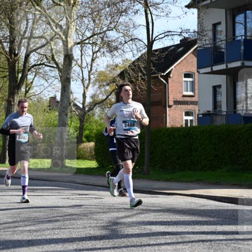 12.04.2026 - 45. Internationalen Wilhelmsburger Insellauf J. Mangold http://msf.ph/oto/9458025 12.04.2026 10:34:44 Ziel 3485, 3133, 4807, 3385, 2402, 2917, 2459, 2488, 2482, 4108, 3324, 5492, 5036, 5048, 5036, 5048, 2423, 2814, 4000, 5551, 4109, 2497, 2497, 2583, 3759, 4127, 5523 meine-sportfotos.de