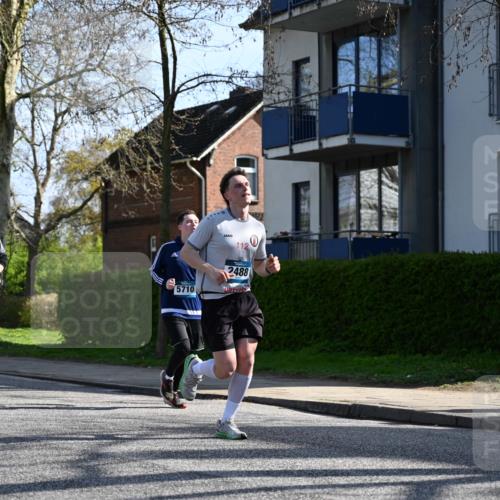 12.04.2026 - 45. Internationalen Wilhelmsburger Insellauf J. Mangold http://msf.ph/oto/9458032 12.04.2026 10:34:44 Ziel 3485, 3133, 4807, 3385, 2402, 2917, 2459, 2488, 2482, 4108, 3324, 5492, 5036, 5048, 5036, 5048, 2423, 2814, 4000, 5551, 4109, 2497, 2497, 2583, 3759, 4127, 5523 meine-sportfotos.de