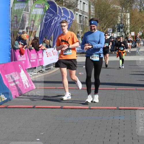 12.04.2026 - 45. Internationalen Wilhelmsburger Insellauf Strokosch-Dieckow http://msf.ph/oto/9458048 12.04.2026 11:04:35 Ziel 3027, 3015 meine-sportfotos.de