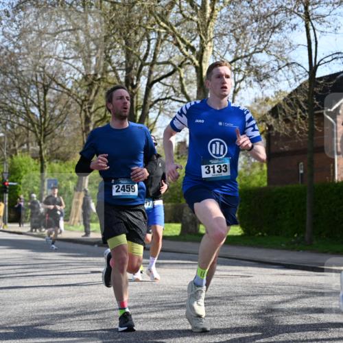 12.04.2026 - 45. Internationalen Wilhelmsburger Insellauf J. Mangold http://msf.ph/oto/9458050 12.04.2026 10:34:47 Ziel 3485, 3133, 4807, 3385, 2402, 2917, 2459, 2488, 2482, 4108, 3324, 5492, 5036, 5048, 2423, 2814, 4000, 5551, 4109, 2497, 2583, 3759, 4127, 5523, 4884 meine-sportfotos.de
