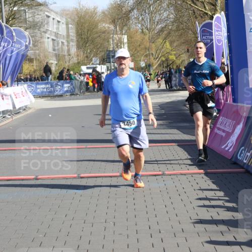 12.04.2026 - 45. Internationalen Wilhelmsburger Insellauf Strokosch-Dieckow http://msf.ph/oto/9458051 12.04.2026 10:47:35 Ziel 4992, 3450, 5054 meine-sportfotos.de