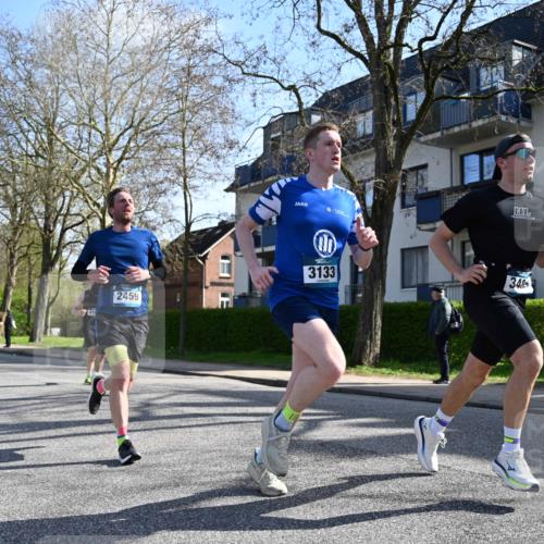 12.04.2026 - 45. Internationalen Wilhelmsburger Insellauf J. Mangold http://msf.ph/oto/9458063 12.04.2026 10:34:47 Ziel 3485, 3133, 4807, 3385, 2402, 2917, 2459, 2488, 2482, 4108, 3324, 5492, 5036, 5048, 2423, 2814, 4000, 5551, 4109, 2497, 2583, 3759, 4127, 5523, 4884 meine-sportfotos.de