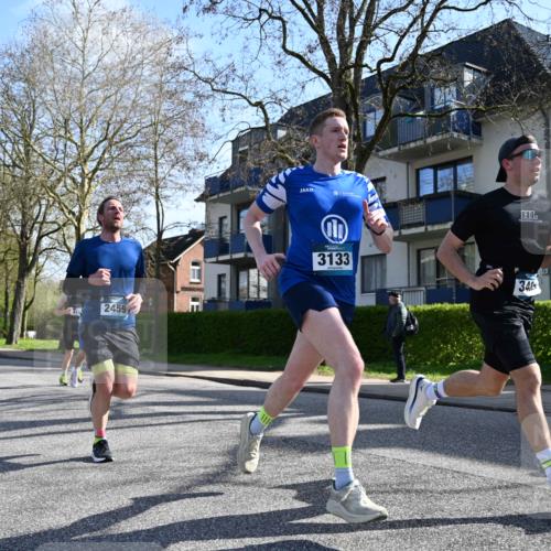 12.04.2026 - 45. Internationalen Wilhelmsburger Insellauf J. Mangold http://msf.ph/oto/9458065 12.04.2026 10:34:48 Ziel 3485, 3133, 4807, 3385, 2402, 2917, 2459, 2488, 2482, 4108, 3324, 5492, 5036, 5048, 2423, 2814, 4000, 4000, 5551, 4109, 2497, 2583, 2583, 3759, 4127, 5523, 4884 meine-sportfotos.de