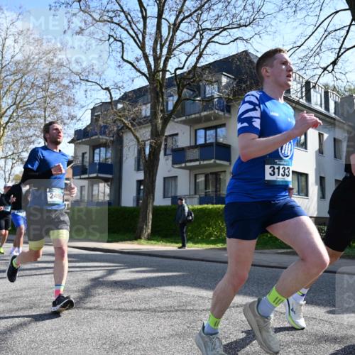12.04.2026 - 45. Internationalen Wilhelmsburger Insellauf J. Mangold http://msf.ph/oto/9458069 12.04.2026 10:34:48 Ziel 3485, 3133, 4807, 3385, 2402, 2917, 2459, 2488, 2482, 4108, 3324, 5492, 5036, 5048, 2423, 2814, 4000, 4000, 5551, 4109, 2497, 2583, 2583, 3759, 4127, 5523, 4884 meine-sportfotos.de