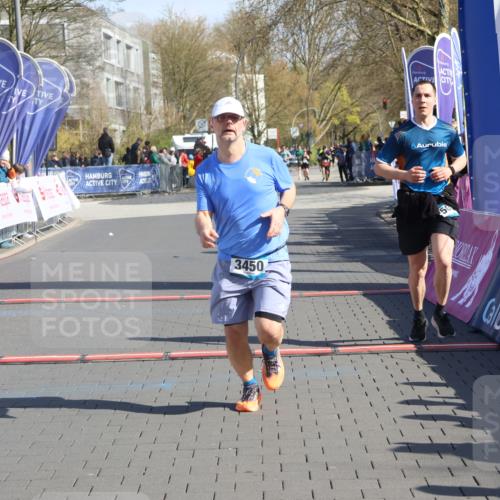 12.04.2026 - 45. Internationalen Wilhelmsburger Insellauf Strokosch-Dieckow http://msf.ph/oto/9458092 12.04.2026 10:47:35 Ziel 4992, 3450, 5054 meine-sportfotos.de