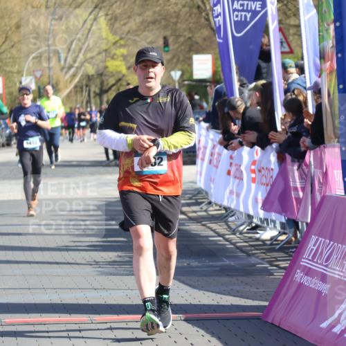 12.04.2026 - 45. Internationalen Wilhelmsburger Insellauf Strokosch-Dieckow http://msf.ph/oto/9458119 12.04.2026 10:47:52 Ziel 2358, 4932 meine-sportfotos.de