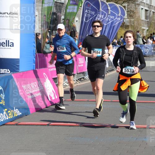 12.04.2026 - 45. Internationalen Wilhelmsburger Insellauf Strokosch-Dieckow http://msf.ph/oto/9458123 12.04.2026 11:04:41 Ziel 5533, 2664, 5792, 4059, 4489 meine-sportfotos.de