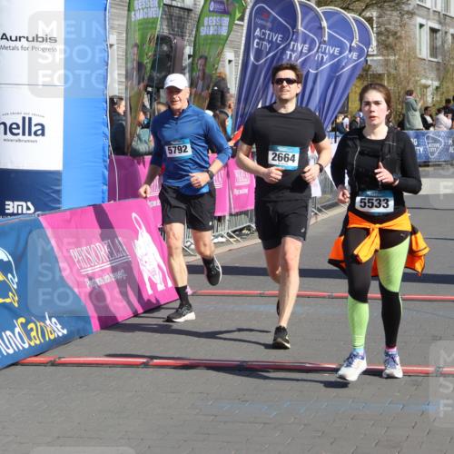 12.04.2026 - 45. Internationalen Wilhelmsburger Insellauf Strokosch-Dieckow http://msf.ph/oto/9458131 12.04.2026 11:04:41 Ziel 5533, 2664, 5792, 4059, 4489 meine-sportfotos.de