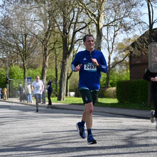 12.04.2026 - 45. Internationalen Wilhelmsburger Insellauf J. Mangold http://msf.ph/oto/9458139 12.04.2026 10:35:09 Ziel 5036, 5048, 2423, 2814, 4000, 5551, 4109, 2497, 2583, 3759, 4127, 5523, 4884, 5603, 5603, 4521, 5731, 5950, 5042, 4050 meine-sportfotos.de