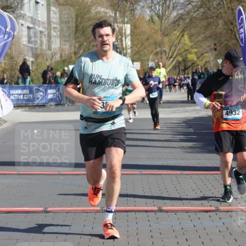 12.04.2026 - 45. Internationalen Wilhelmsburger Insellauf Strokosch-Dieckow http://msf.ph/oto/9458142 12.04.2026 10:47:53 Ziel 2358, 4932 meine-sportfotos.de