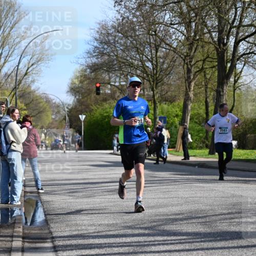 12.04.2026 - 45. Internationalen Wilhelmsburger Insellauf J. Mangold http://msf.ph/oto/9458144 12.04.2026 10:35:11 Ziel 2423, 2814, 4000, 5551, 4109, 2497, 2583, 3759, 4127, 5523, 4884, 4884, 5603, 4521, 5731, 5950, 5042, 4050, 5589 meine-sportfotos.de