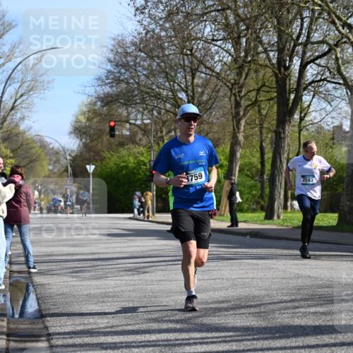 12.04.2026 - 45. Internationalen Wilhelmsburger Insellauf J. Mangold http://msf.ph/oto/9458151 12.04.2026 10:35:11 Ziel 2423, 2814, 4000, 5551, 4109, 2497, 2583, 3759, 4127, 5523, 4884, 4884, 5603, 4521, 5731, 5950, 5042, 4050, 5589 meine-sportfotos.de