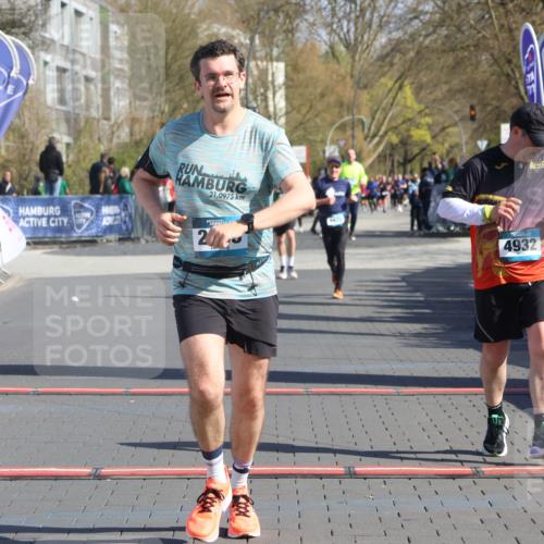 12.04.2026 - 45. Internationalen Wilhelmsburger Insellauf Strokosch-Dieckow http://msf.ph/oto/9458158 12.04.2026 10:47:53 Ziel 2358, 4932 meine-sportfotos.de