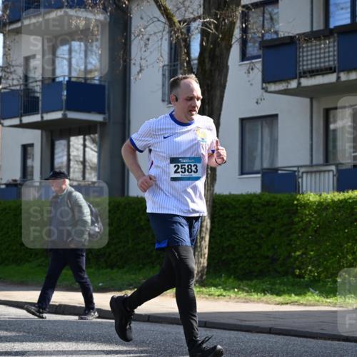12.04.2026 - 45. Internationalen Wilhelmsburger Insellauf J. Mangold http://msf.ph/oto/9458160 12.04.2026 10:35:14 Ziel 5551, 4109, 2497, 2583, 3759, 4127, 5523, 4884, 5603, 4521, 5731, 5731, 5950, 5042, 4050, 5589, 3084, 3516 meine-sportfotos.de