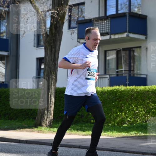 12.04.2026 - 45. Internationalen Wilhelmsburger Insellauf J. Mangold http://msf.ph/oto/9458164 12.04.2026 10:35:14 Ziel 5551, 4109, 2497, 2583, 3759, 4127, 5523, 4884, 5603, 4521, 5731, 5731, 5950, 5042, 4050, 5589, 3084, 3516 meine-sportfotos.de