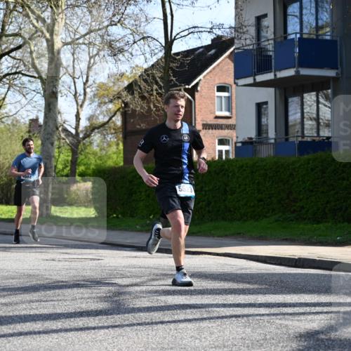 12.04.2026 - 45. Internationalen Wilhelmsburger Insellauf J. Mangold http://msf.ph/oto/9458170 12.04.2026 10:35:24 Ziel 2583, 3759, 4127, 5523, 4884, 5603, 4521, 5731, 5950, 5042, 4050, 5589, 3084, 3516, 3084, 3516, 3221, 2192, 3731, 4118 meine-sportfotos.de