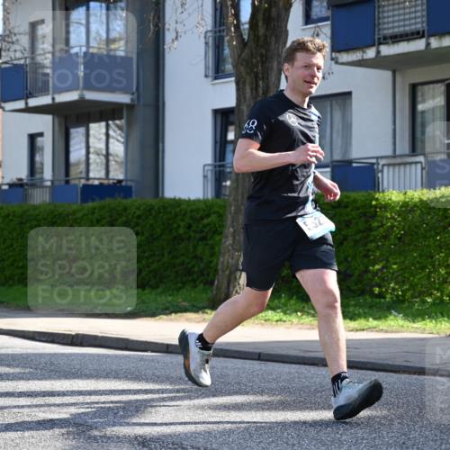 12.04.2026 - 45. Internationalen Wilhelmsburger Insellauf J. Mangold http://msf.ph/oto/9458190 12.04.2026 10:35:25 Ziel 2583, 3759, 4127, 5523, 4884, 5603, 4521, 4521, 5731, 5950, 5042, 4050, 5589, 3084, 3516, 3221, 2192, 3731, 4118 meine-sportfotos.de