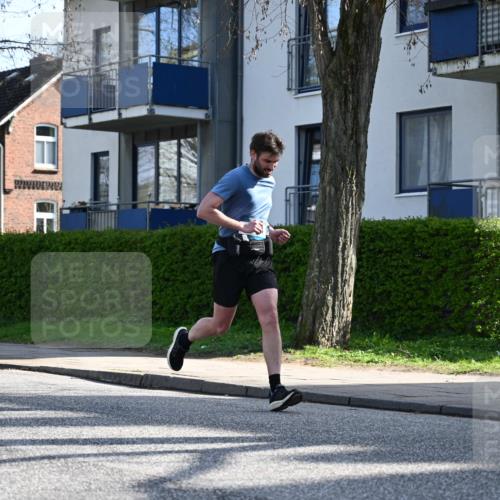 12.04.2026 - 45. Internationalen Wilhelmsburger Insellauf J. Mangold http://msf.ph/oto/9458192 12.04.2026 10:35:27 Ziel 4127, 5523, 4884, 5603, 4521, 5731, 5950, 5042, 4050, 5589, 3084, 3516, 3221, 2192, 3731, 4118 meine-sportfotos.de