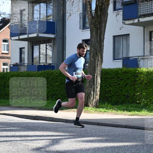 12.04.2026 - 45. Internationalen Wilhelmsburger Insellauf J. Mangold http://msf.ph/oto/9458194 12.04.2026 10:35:27 Ziel 4127, 5523, 4884, 5603, 4521, 5731, 5950, 5042, 4050, 5589, 3084, 3516, 3221, 2192, 3731, 4118 meine-sportfotos.de